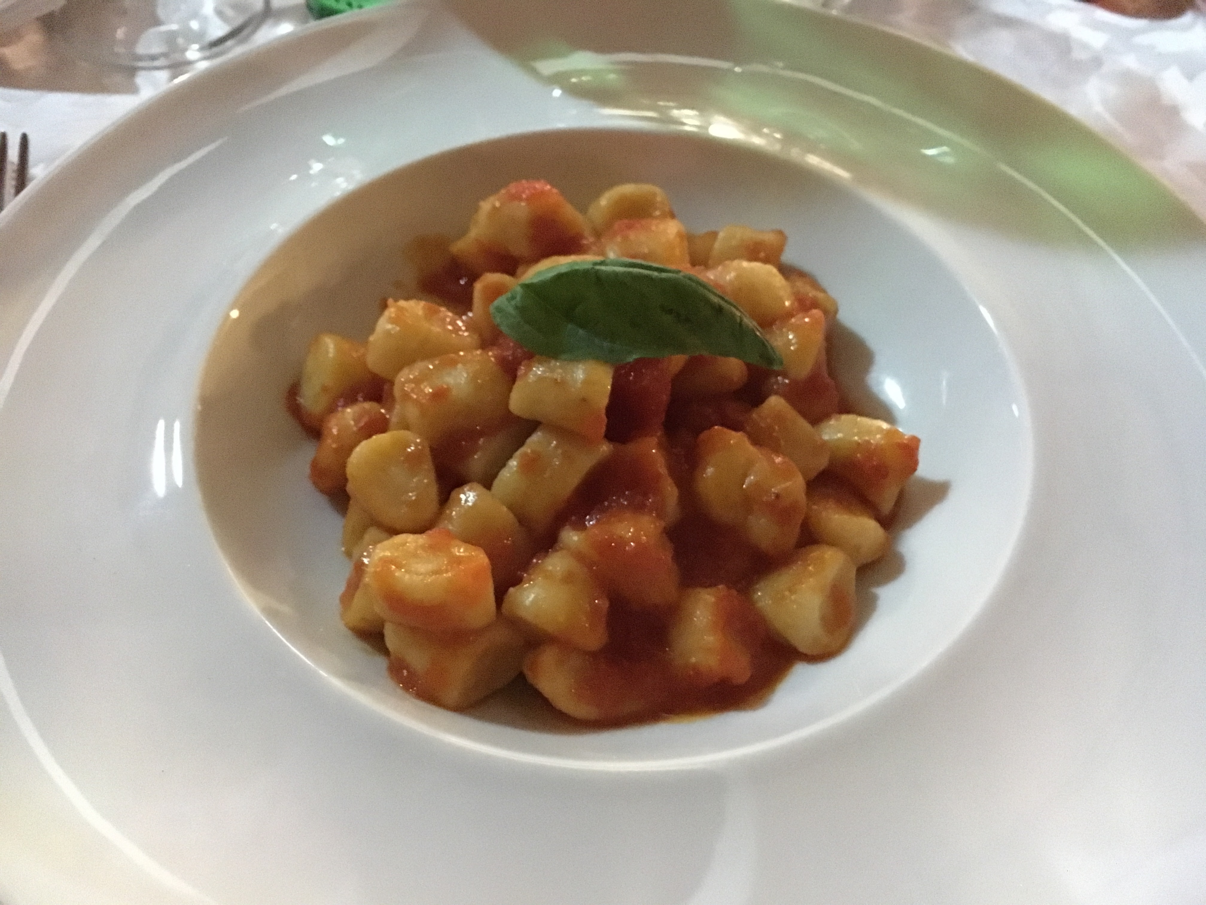 Gnocchi al sugo di pomodoro del piennolo. Caracalé, Procida.