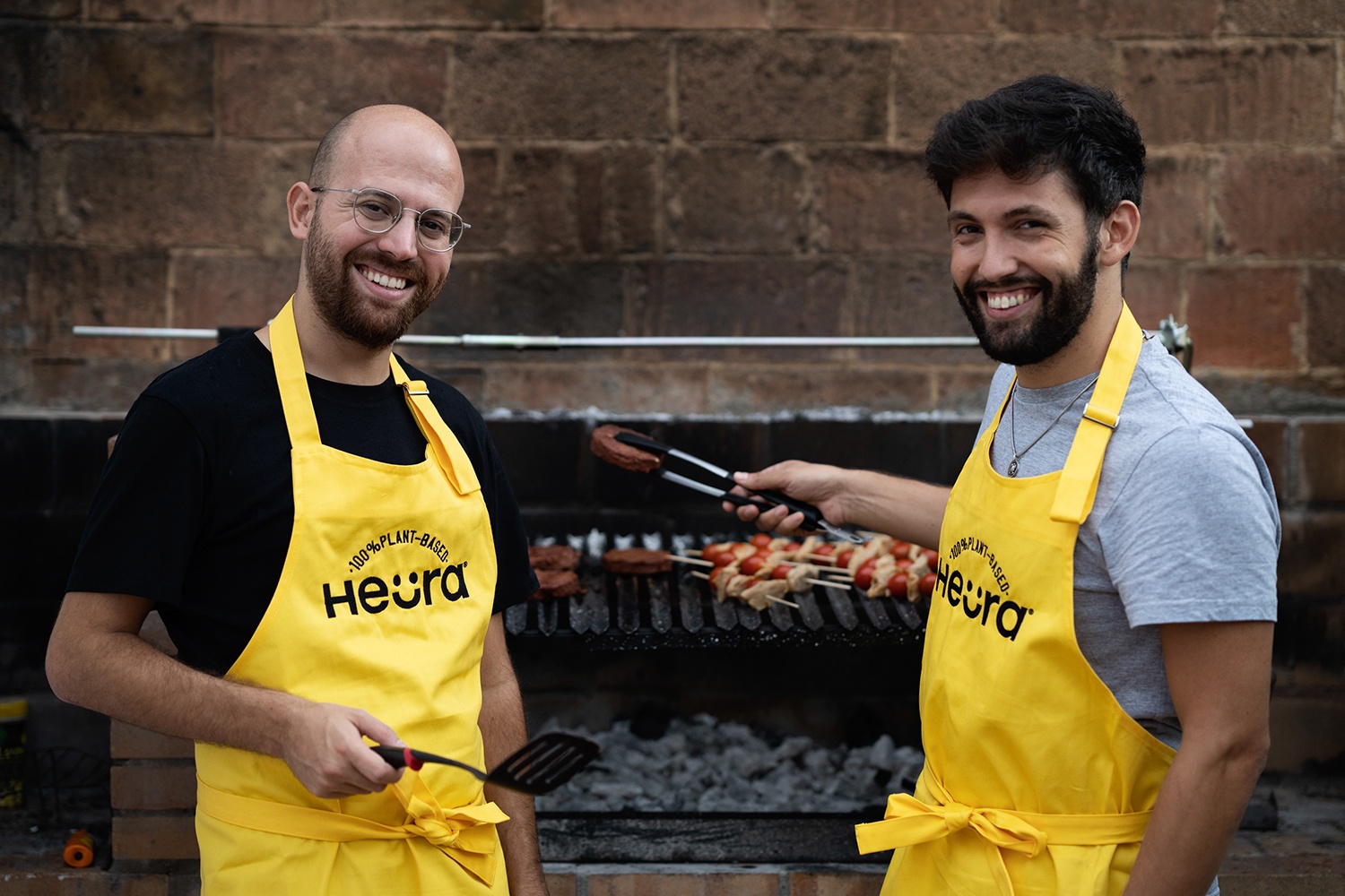 Marc Coloma and Bernat Añaños making a plant based BBQ at the Heura House (1)