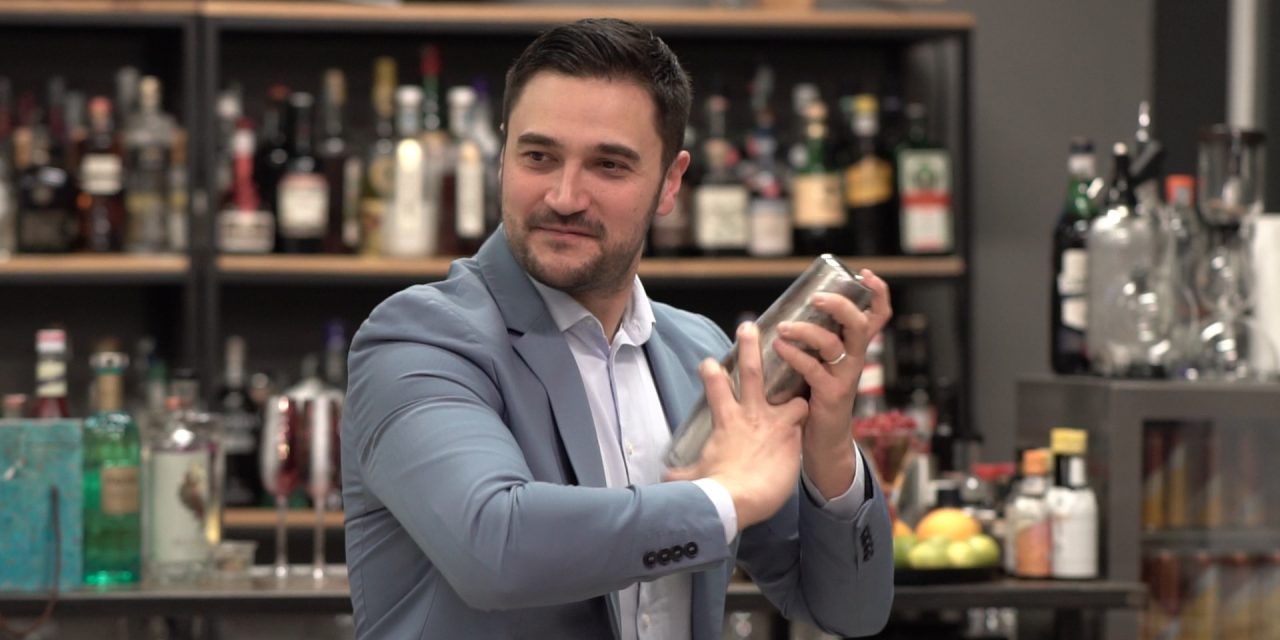 Mattia Pastori svela i 5 segreti per preparare il cocktail preferito di 007
