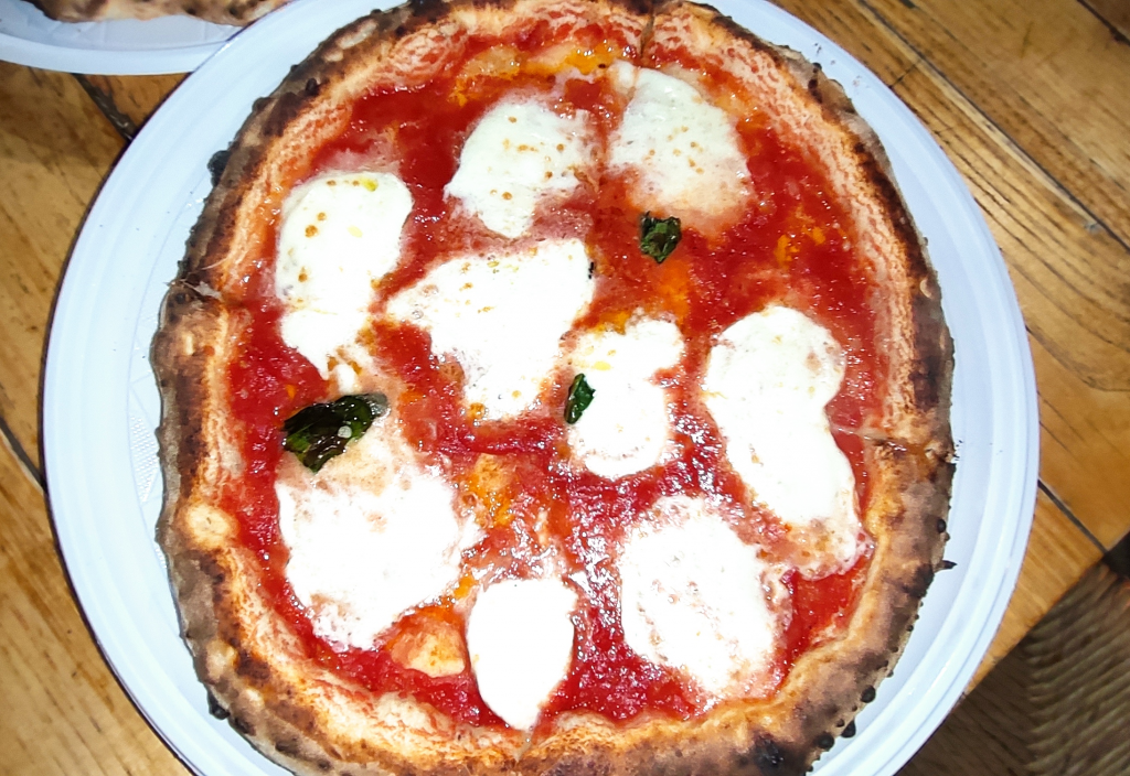 La margherita con mozzarella di bufala di Pizza Doc di San Leucio