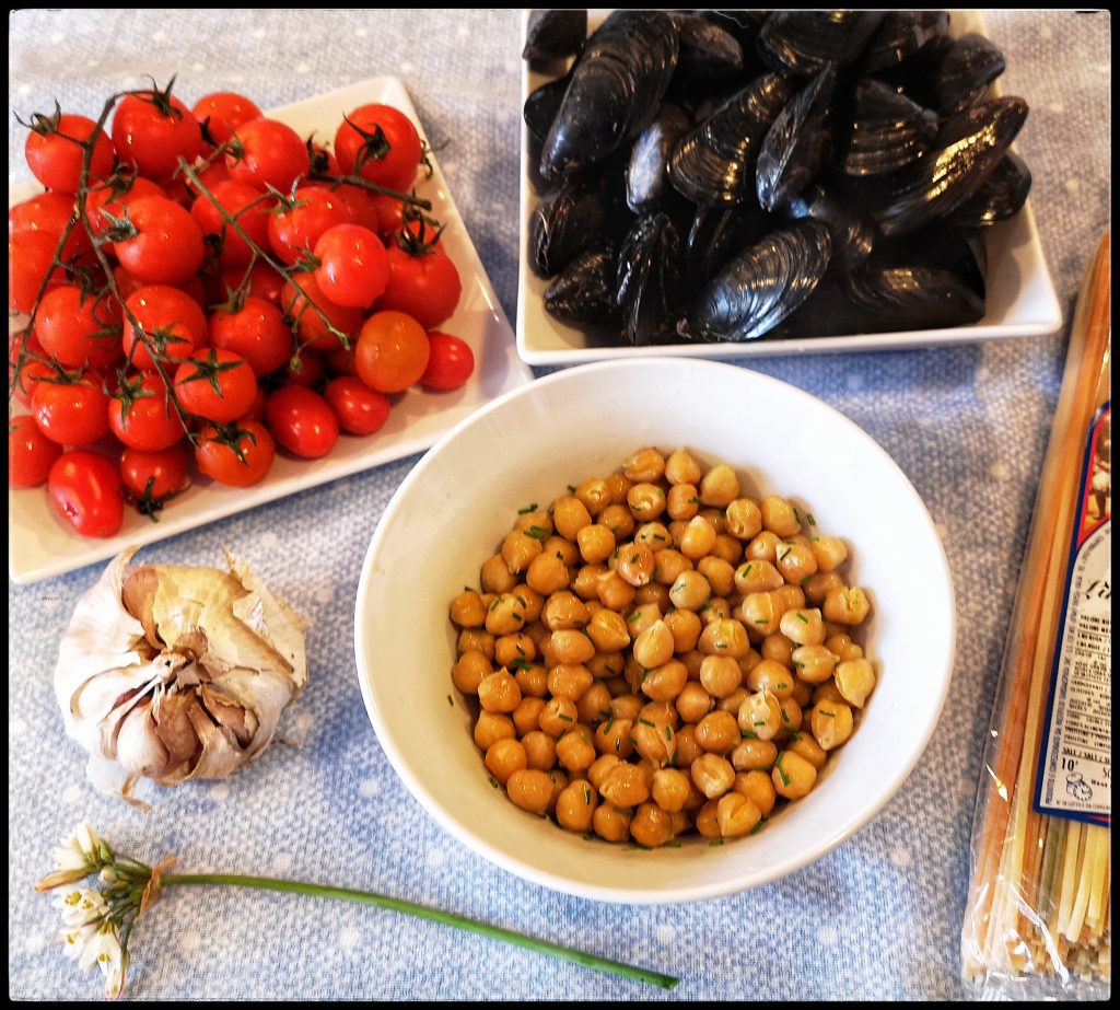 ingredienti-linguine-con-ceci-e-aglio-selvatico