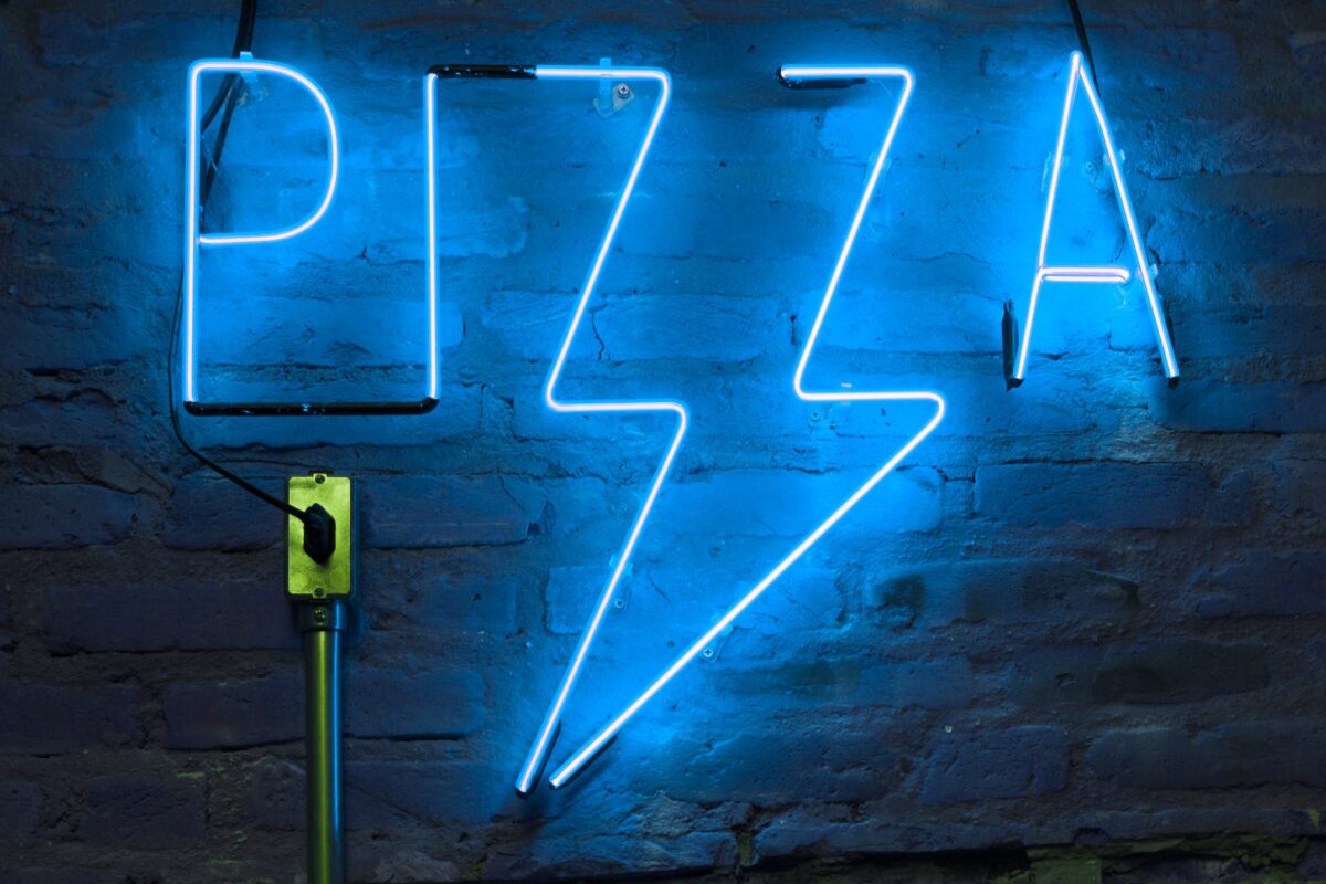 blue pizza neon signage turned on